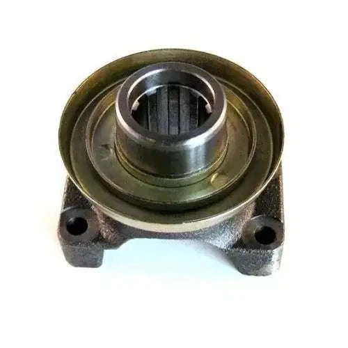Front transfer case output yoke assembly with splined shaft and mounting holes