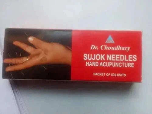 Acupuncture Sujok Needle 0.18 x 7mm in a precise hand-acupuncture application.