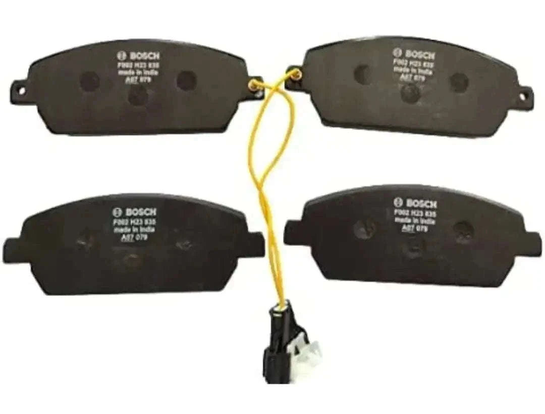 Front brake pad set 0603BAB02090N for Mahindra XUV 500, offering reliable performance.
