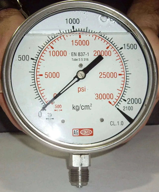 Dual-scale pressure gauge with psi and kg/cm² markings, stainless steel body