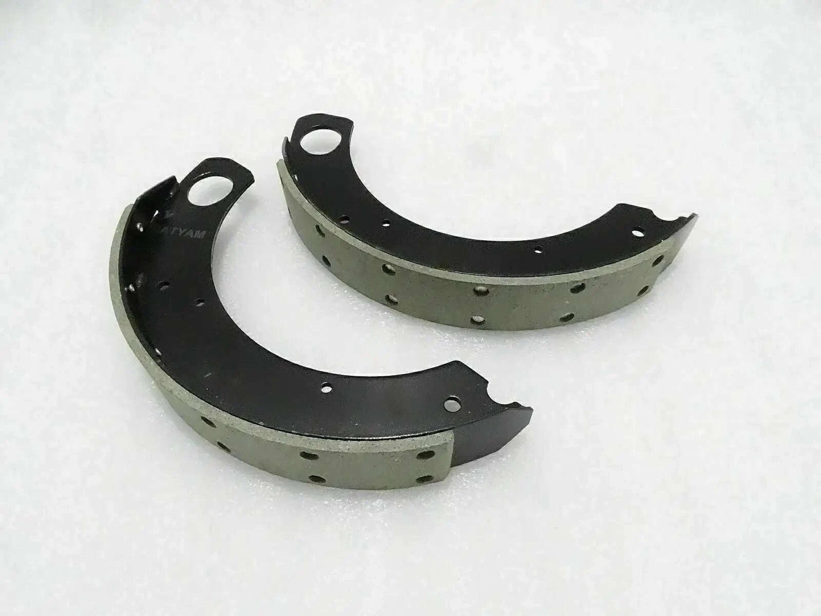 Massey Ferguson brake shoe set for tractor models 35, 35x, 135, 240